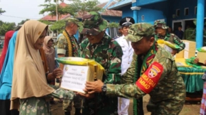 TMMD ke-127: TNI Kodim 1608/Bima Wujudkan Kepedulian Sosial Melalui Pembagian Paket Sembako