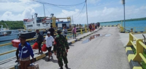 TNI Hadir Jaga Stabilitas Transportasi Laut di Pelabuhan Pantai Baru Rote Ndao