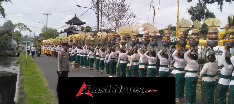 Pengamanan Terpadu, Bhabinkamtibmas & Pecalang Kawal Prosesi Religi