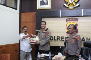 Pererat Silaturahmi, Kapolres Tabanan Gelar Minggu Kasih Bersama Pengurus BAMUS