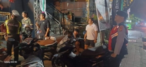 Polsek Kuta Utara Patroli Imbau Anak Anak Muda Saat Membuat  Ogoh Ogoh Jaga Kamtibmas
