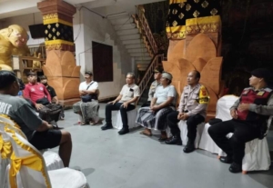 Jelang Nyepi Caka 1948, Kapolsek Dentim Sambangi STT Banjar Kedaton Kesiman Petilan