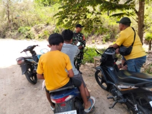 Babinsa Koramil 1628-05/Jereweh Patroli dan Komsos, Perkuat Keamanan Desa Goa