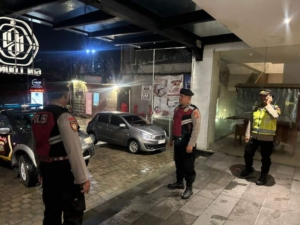 Patroli  Polsek Kuta Utara  Ciptakan Rasa Aman Di Jalan Petitenget.