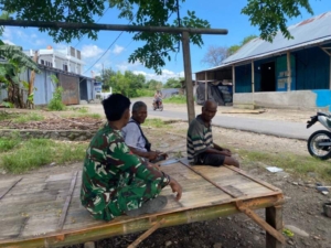 Babinsa Waiara Dorong Semangat Gotong Royong Warga