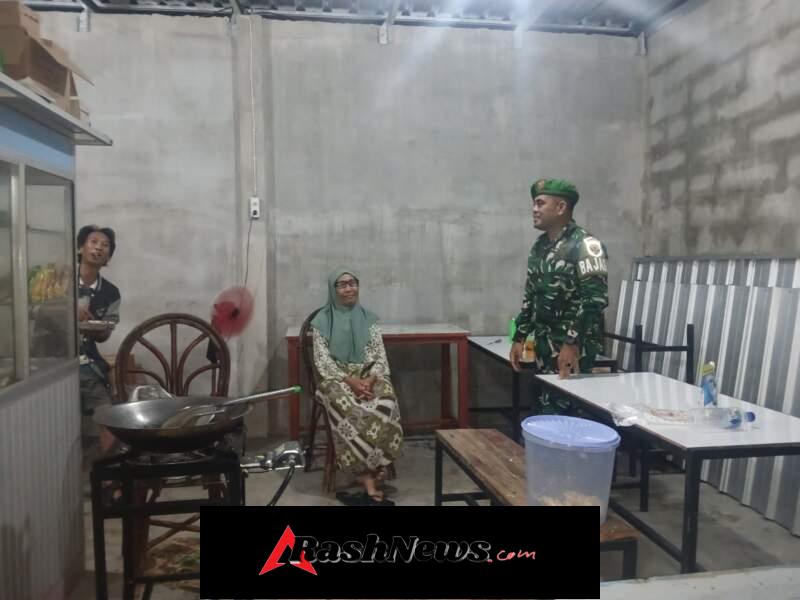 Patroli Malam Koramil 1628-02/Sekongkang, TNI Imbau Warga Jaga Kamtibmas Jelang Ramadhan