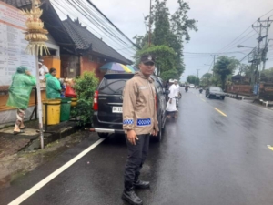 Polsek Mengwi Laksanakan Pengamanan Maligya Punggel di Griya Gede Denkayu