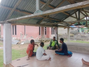 Hadir di Tengah Masyarakat, Babinsa Ende Pantau Keamanan dan Bangun Harmoni Desa Magekapa