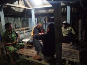 Patroli Malam Koramil 1628-04/Poto Tano, Pastikan Wilayah Tetap Aman dan Kondusif