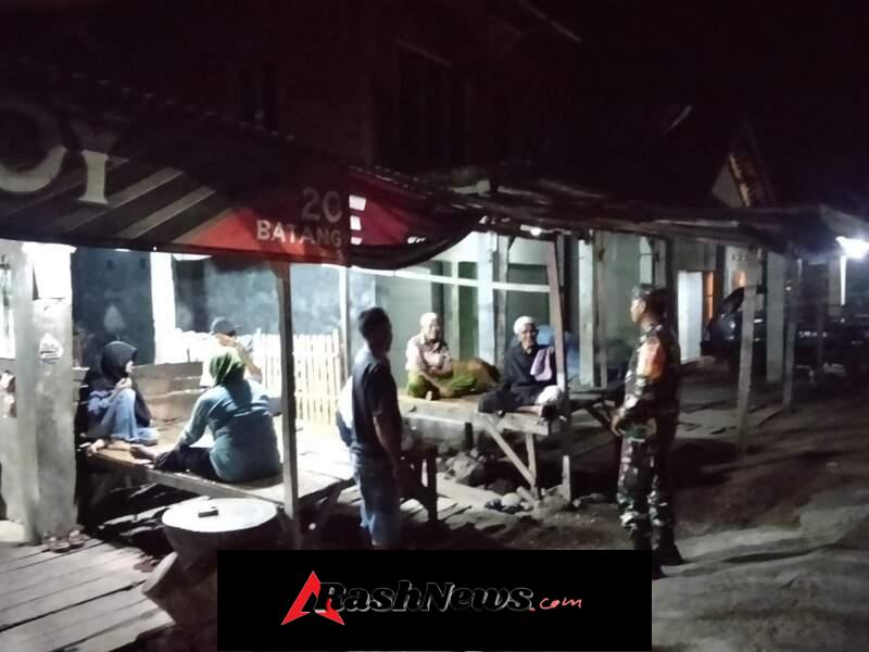Babinsa Koramil 1614-03/Hu’u Gelar Patroli Ronda Malam di Desa Adu