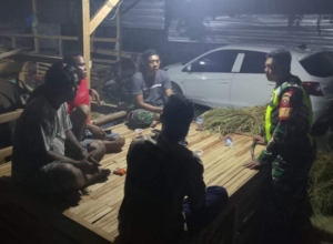 Babinsa Koramil 1608-07/Monta Gelar Patroli Siskamling Jaga Keamanan Desa