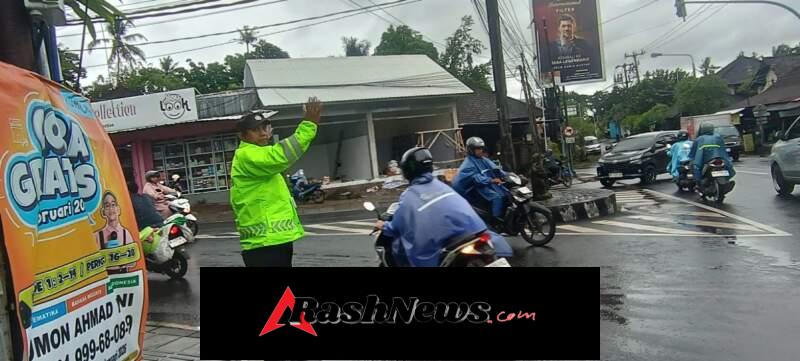 Strong Point Sore Hari, Personel Polsek Abiansemal Amankan Titik Rawan Macet