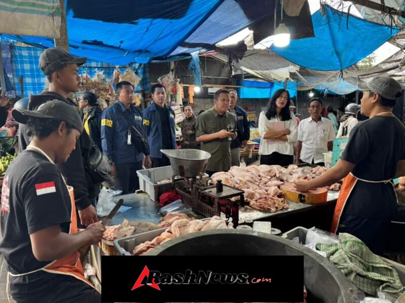 Cek Harga Daging Ayam di Pasar Tampaksiring, Satgas SABER Gianyar Pastikan Masih Stabil