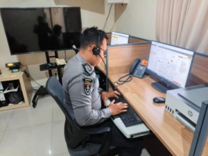 Respon Cepat Laporan Call Center 110, Personel Spkt Polres Klungkung Bubarkan Kelompok Warga Yang Mengganggu Ketertiban