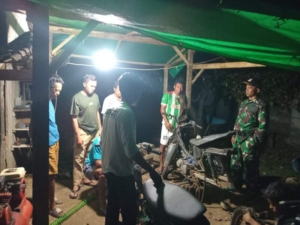 Babinsa Koramil 1614-06/Manggelewa Intensifkan Ronda Malam di Nanga Tumpu