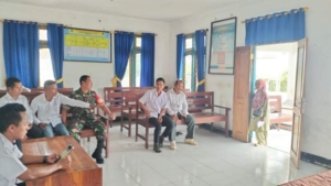 Babinsa Koramil 1614-01/Dompu Intensifkan Komsos Bersama Perangkat Desa Sorisakolo di Bulan Ramadan
