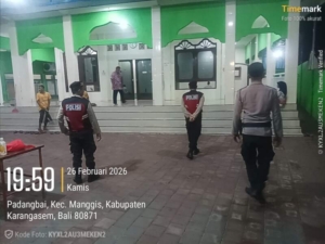 POLSEK LAKSANAKAN PENGAMANAN SHOLAT TARAWIH, JAMIN KEAMANAN DAN KENYAMANAN JEMAAH