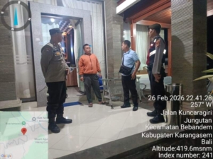 Cegah Kriminalitas Malam Hari, Polsek Bebandem Intensifkan “Blue Light Patrol” di Jalur Rawan dan Pemukiman