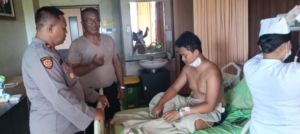 Berikan Dukungan Moril, Kapolsek Mengwi Jenguk Keluarga Anggota Yang Sedang Sakit