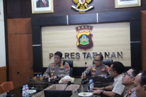 Jumat Curhat Bersama GEMASKO, Kapolres Tabanan Ajak Mahasiswa Sumba Kodi Jaga Kamtibmas dan Bangun Sinergi Positif
