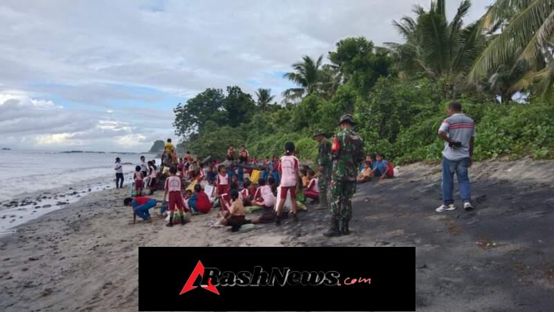 Hijaukan dan Bersihkan Paga, Satgas TMMD 127 Turun Tangan Jaga Kelestarian Pantai