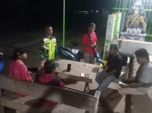 Patroli Siskamling Babinsa Bersama Warga Perkuat Keamanan Lingkungan