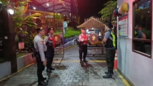 Perkuat Sinergitas, Patroli Dialogis Polsek Abiansemal Di Kawasan Industri PT Tirta Investama Mambal