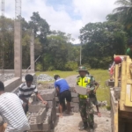 Gotong Royong Bersama Warga, Babinsa Percepat Berdirinya KDKMP Haulasi