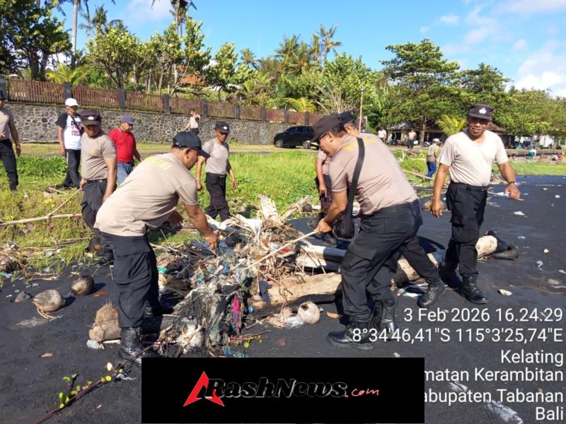 Polsek Kerambitan Bersama Warga Desa Kelating Gelar Korve Bersih Pantai Kelating