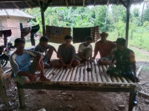 Babinsa Koramil Pekat Aktif Dengarkan Keluhan Warga Melalui Komsos