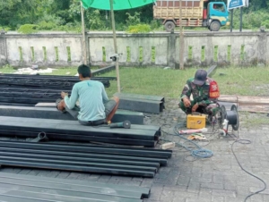 Sertu Ismail Laksanakan Pengawasan Koperasi Merah Putih di Kecamatan Jereweh