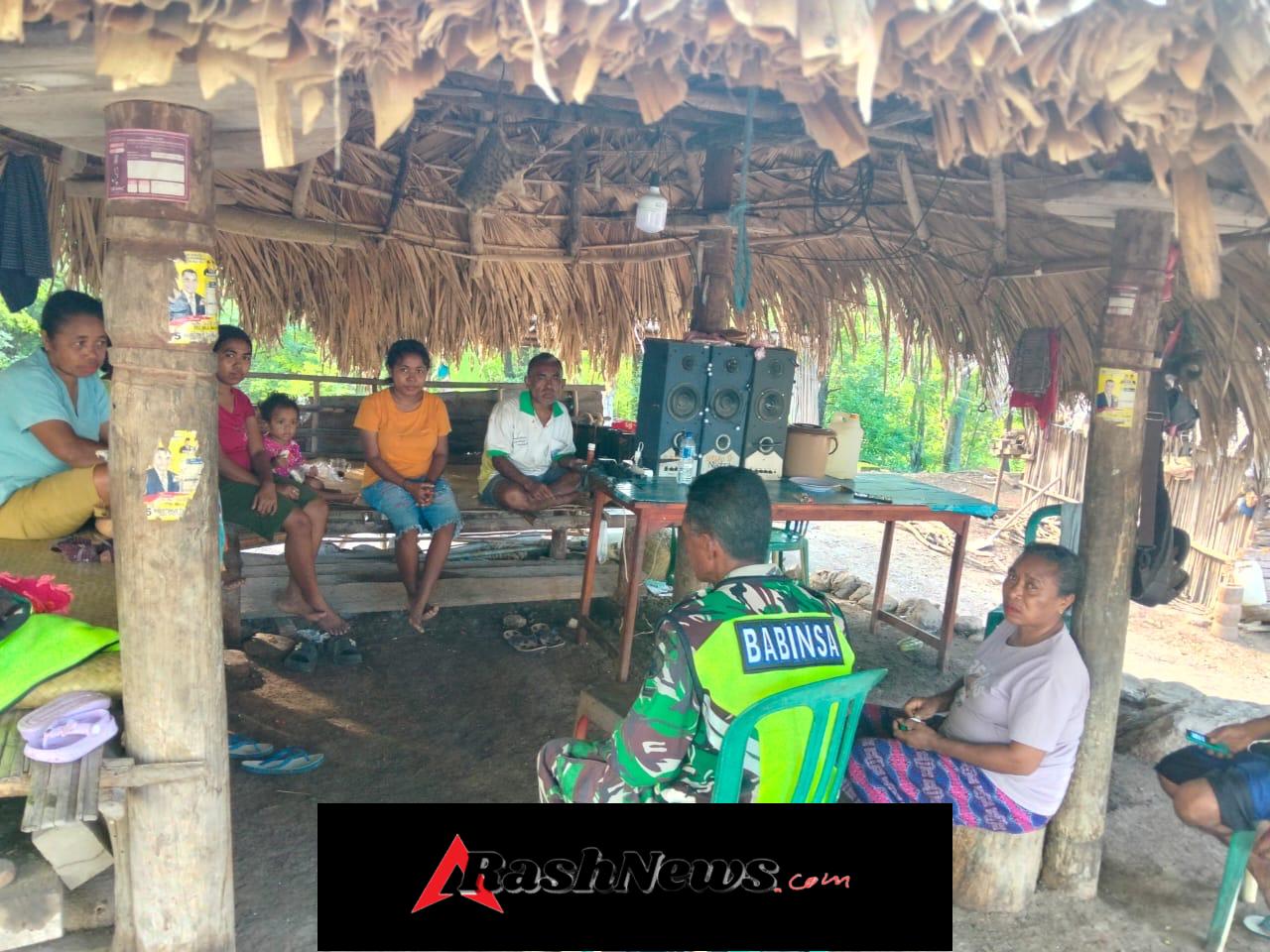 Perkuat Ketahanan Sosial Desa, Babinsa Tunbess Edukasi Warga Soal Bahaya Hoaks