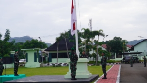 Lewat Upacara Bendera, Kodim 1630/Manggarai Barat Perkuat Semangat Pengabdian Personel