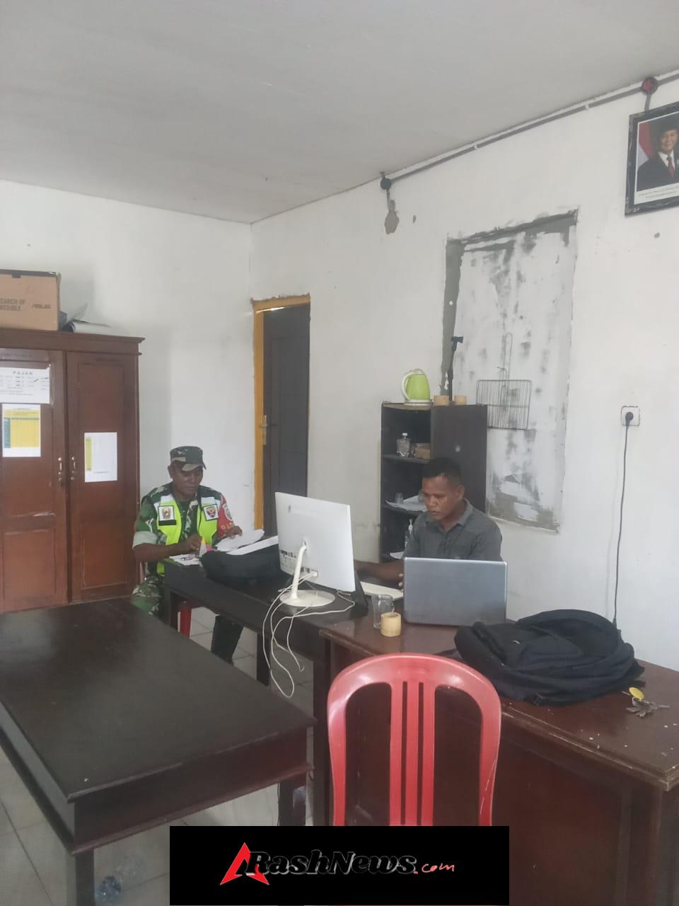 Hadir di Kantor Desa, Babinsa Kotabaru Himbau Aparat Jaga Keamanan dan Ketertiban Wilayah