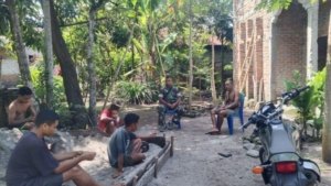 Pererat Hubungan dengan Warga, Babinsa Laksanakan Komsos Terkoordinir di Pantar