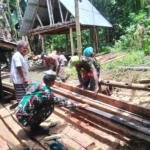 Melalui Komsos, Babinsa Pererat Hubungan dengan Warga Alor Selatan