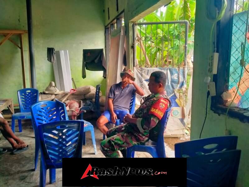 Babinsa Koramil Jereweh Jalin Kedekatan dengan Masyarakat Melalui Komsos