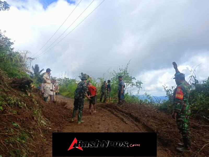 Respons Cepat Tanggap Bencana, Koramil 1630-03/Macang Pacar Bersama Masyarakat Pulihkan Akses Jalan di Kampung Lambur