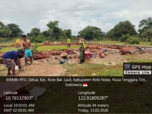 Babinsa Koramil 1627-03/Batutua Awasi Tahap Penggalian dan Pengerjaan Pondasi KDKMP