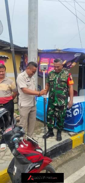 Babinsa Ramil 1601-05/Kota Waingapu Kawal Pengukuran Lahan Warga