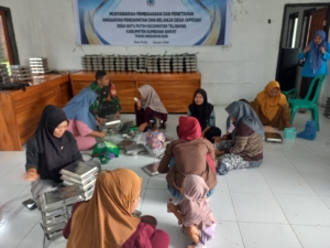 Makan Bergizi Gratis di Batu Putih, Babinsa Aktif Kawal Asupan Gizi Anak
