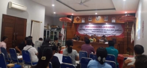 Bhabinkamtibmas Desa Pandak Bandung Menghadiri Rapat Realisasi Anggaran APBDes di Aula Kantor Desa Pandak Bandung