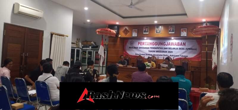 Bhabinkamtibmas Desa Pandak Bandung Menghadiri Rapat Realisasi Anggaran APBDes di Aula Kantor Desa Pandak Bandung