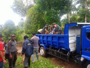 Bakti Bersama TNI, Forkopimcam, dan Masyarakat Percepat Perbaikan Akses Jalan Penghubung Nantal–Coal di Kuwus
