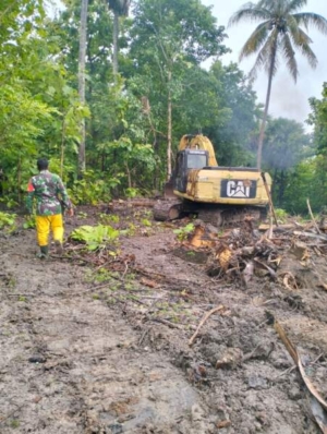 Babinsa Turun Langsung Awasi Pembersihan Area KDKMP