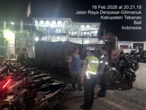Polsek Selemadeg amankan Ibadah Tarawih di Masjid Besar Misykatul Huda Bajera