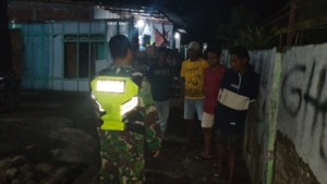 Ronda Malam Babinsa Sorisakolo Ciptakan Lingkungan Aman dan Nyaman
