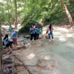 Babinsa Koramil 1628-05/Jereweh Amankan Kunjungan Wisata di Air Terjun Kalela