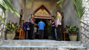 Antisipasi Gangguan Kamtibmas, Sat Samapta Polres Bangli Jamin Kenyamanan Ibadah Umat Kristiani di Gereja Marga Rahayu
