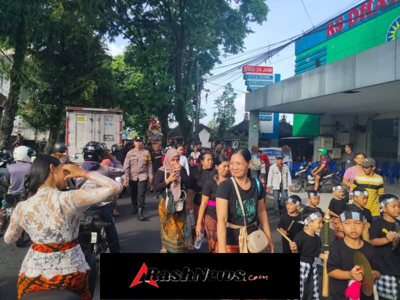 Sambut Hari Raya Nyepi, Bhabinkamtibmas Desa Dauh Peken Amankan Pawai Ogoh-ogoh TK Pradnya Pramitha